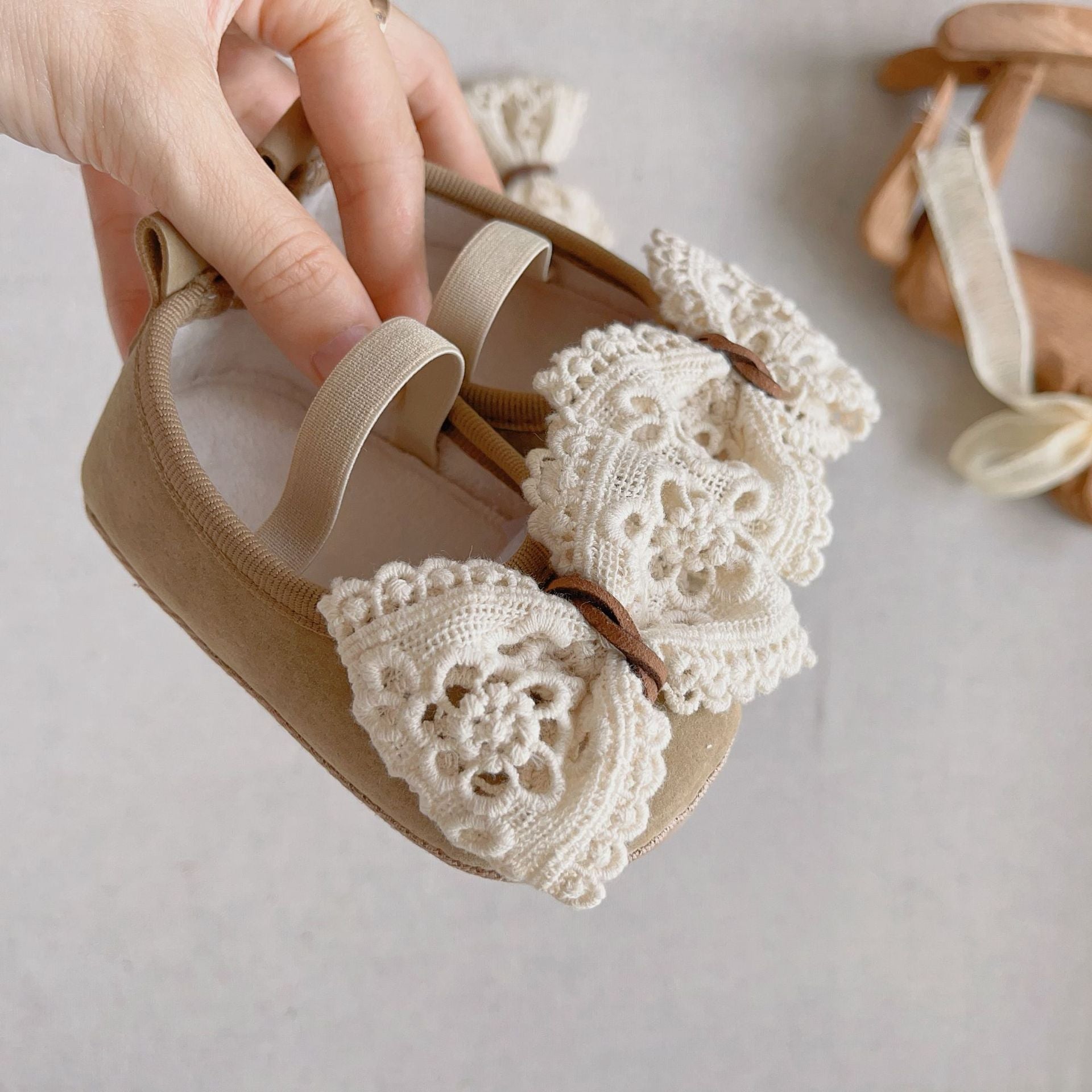 Autumn Baby Girl Princess Design Hollow-out Bow Attached Toddler Walking Shoes-2